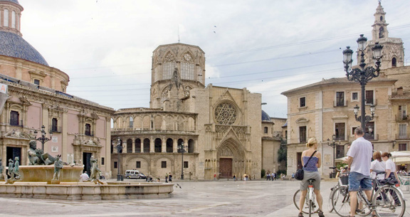 Plaza de la Virgen y conjunto catedralício