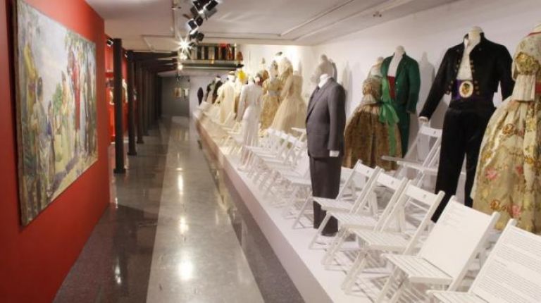 El Museu Valencià d’Etnologia muestra una pasarela de indumentaria tradicional valenciana