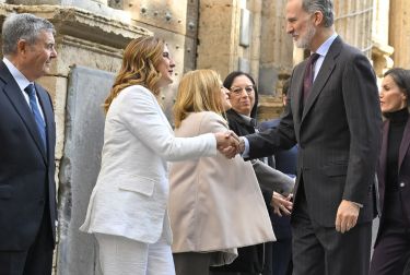 La alcaldesa acompaña a los Reyes de España en su visita a València