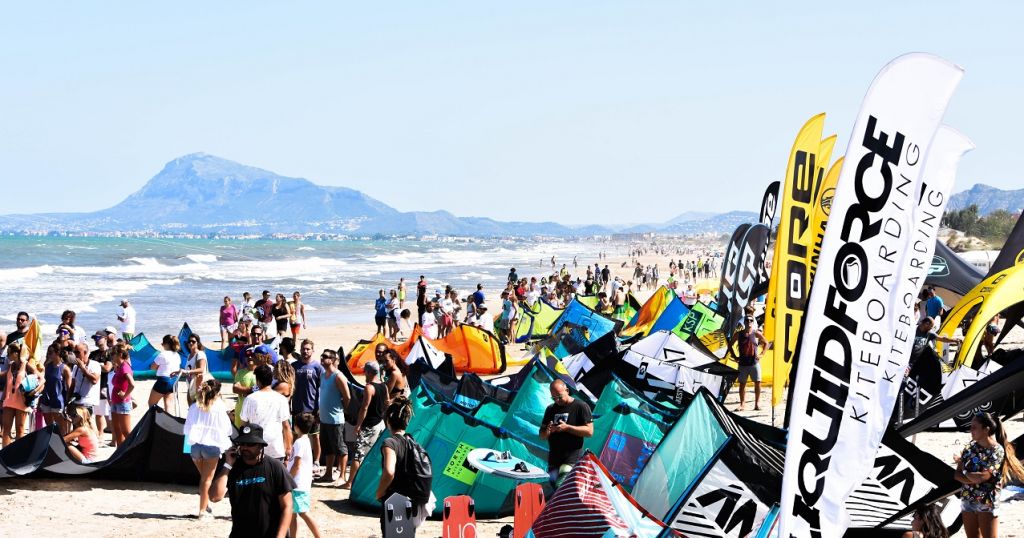 Oliva presenta en Fitur la 2ª edición de la Spain Kiteboarding League, y su oferta de ciclismo, escalada y senderismo