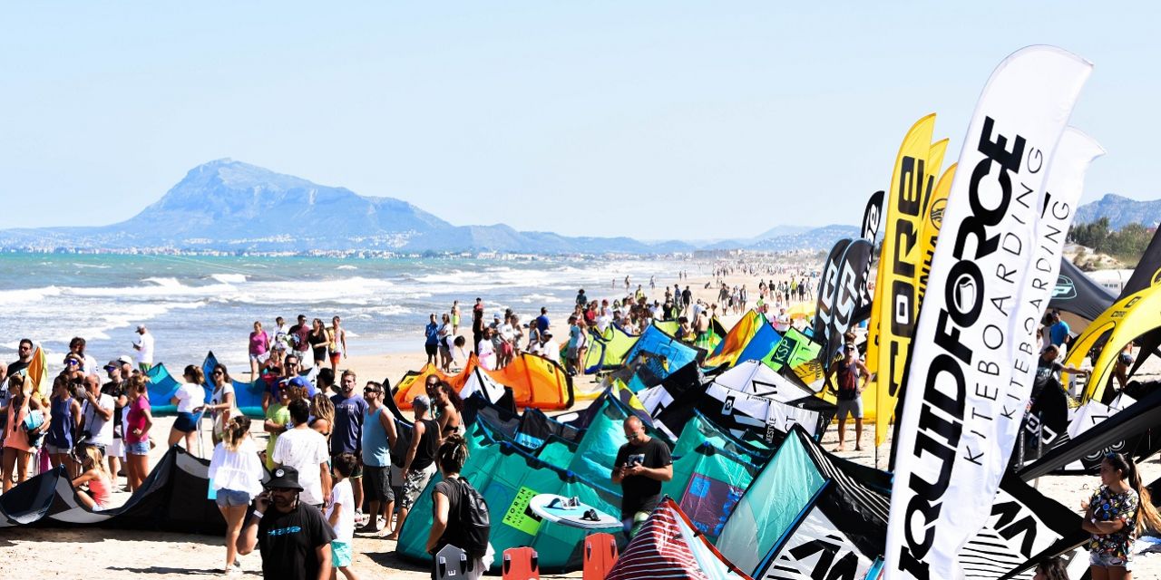  Oliva presenta en Fitur la 2ª edición de la Spain Kiteboarding League, y su oferta de ciclismo, escalada y senderismo