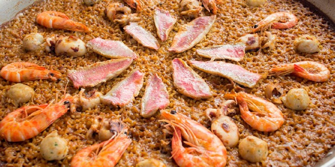  Cullera se llena de arroz y paellas para celebrar su tradicional concurso gastronómico